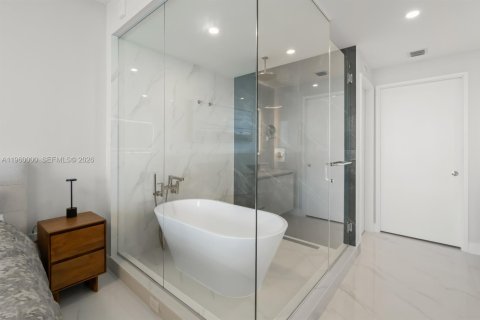 Condominio en alquiler en Miami, Florida, 1 dormitorio, 100.8 m2 № 2020274 - foto 12