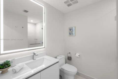 Condominio en alquiler en Miami, Florida, 1 dormitorio, 100.8 m2 № 2020274 - foto 20