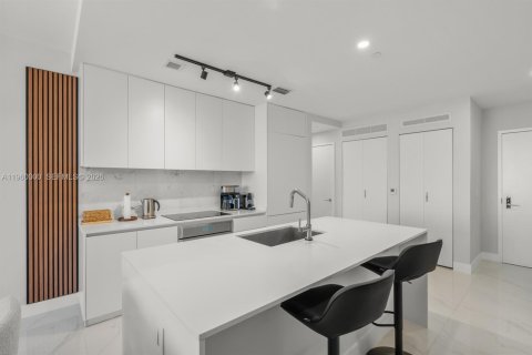 Condominio en alquiler en Miami, Florida, 1 dormitorio, 100.8 m2 № 2020274 - foto 6