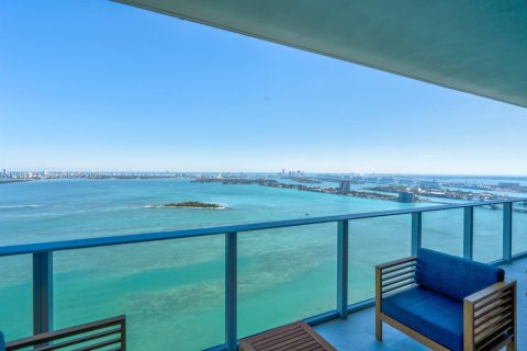 Condominio en alquiler en Miami, Florida, 1 dormitorio, 100.8 m2 № 2020274 - foto 28