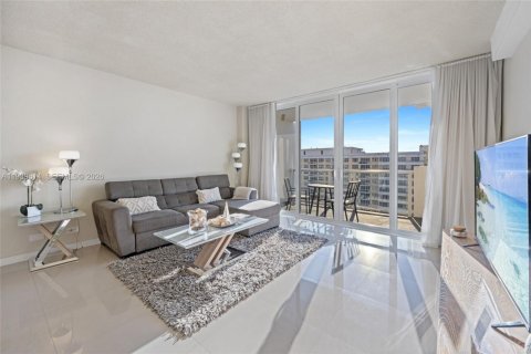 Condo in Miami Beach, Florida, 1 bedroom № 2079339