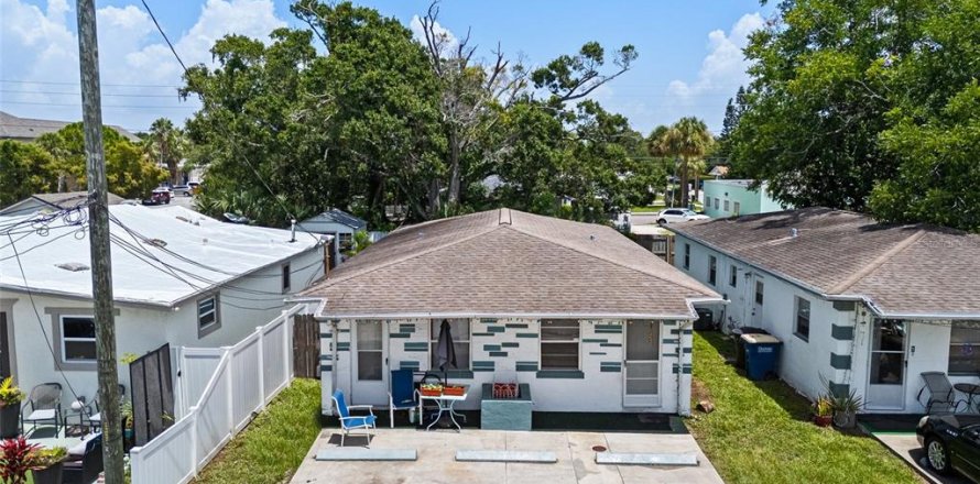 Duplex in Clearwater, Florida 4 bedrooms, 115.94 sq.m. № 1870568
