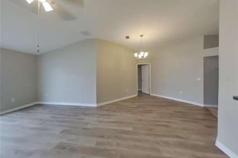 House in Plant City, Florida 4 bedrooms, 143.44 sq.m. № 1911046 - photo 4