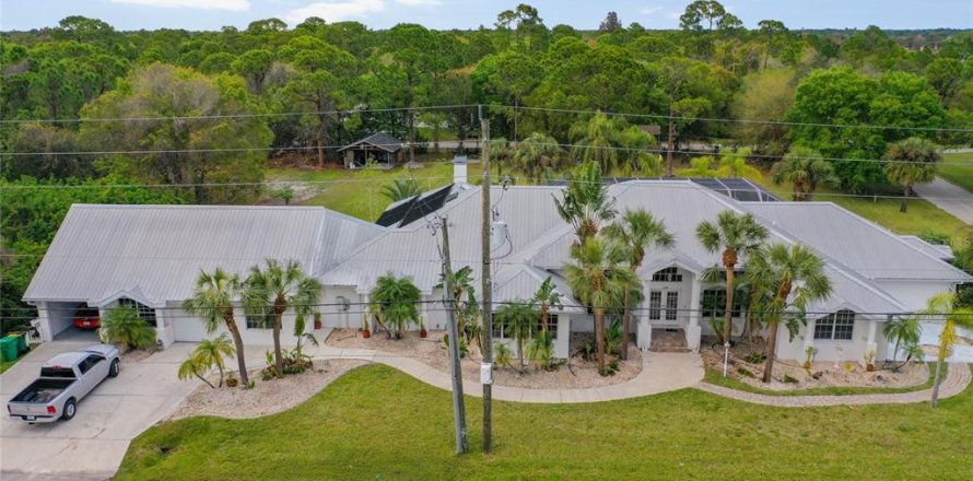 House in Punta Gorda, Florida 4 bedrooms, 431.16 sq.m. № 1907030