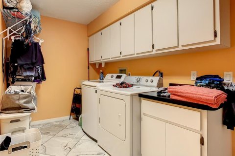 House in Punta Gorda, Florida 4 bedrooms, 431.16 sq.m. № 1907030 - photo 21