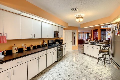 House in Punta Gorda, Florida 4 bedrooms, 431.16 sq.m. № 1907030 - photo 10