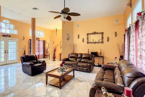 House in Punta Gorda, Florida 4 bedrooms, 431.16 sq.m. № 1907030 - photo 4