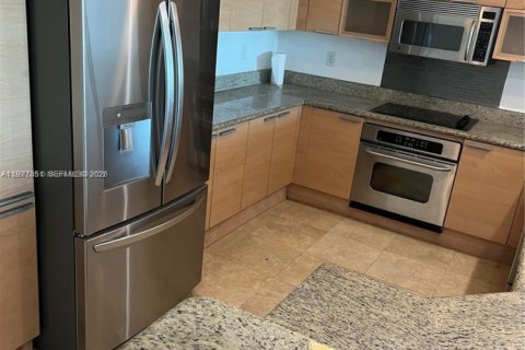 Condo in North Miami, Florida, 3 bedrooms  № 2042131 - photo 15