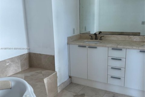 Condo in North Miami, Florida, 3 bedrooms  № 2042131 - photo 13