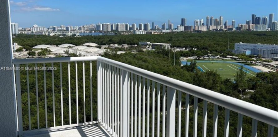 Condo in North Miami, Florida, 3 bedrooms  № 2042131
