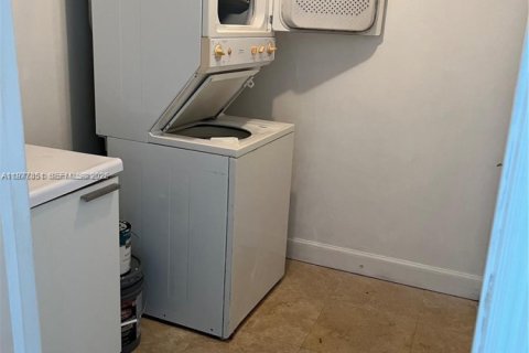 Condo in North Miami, Florida, 3 bedrooms  № 2042131 - photo 10