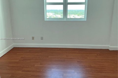 Condo in North Miami, Florida, 3 bedrooms  № 2042131 - photo 9