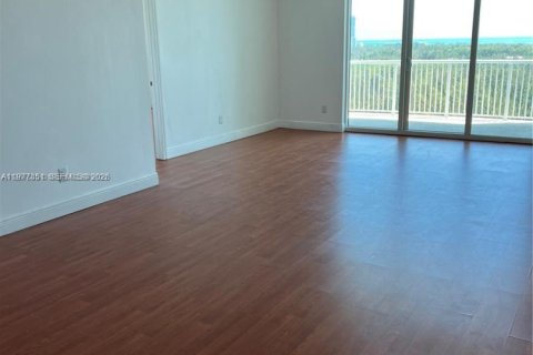 Condo in North Miami, Florida, 3 bedrooms  № 2042131 - photo 16