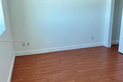 Condo in North Miami, Florida, 3 bedrooms  № 2042131 - photo 5