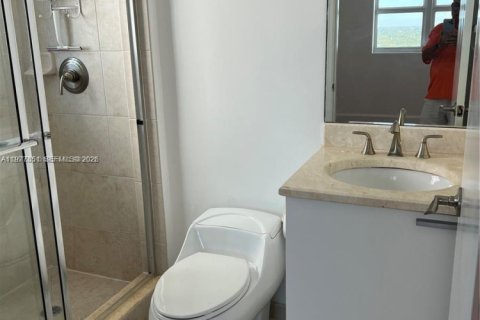 Condo in North Miami, Florida, 3 bedrooms  № 2042131 - photo 7