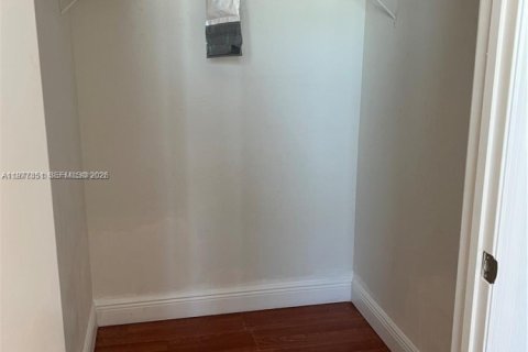 Condo in North Miami, Florida, 3 bedrooms  № 2042131 - photo 11