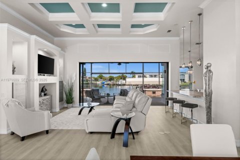 House in Cape Coral, Florida 3 bedrooms, 258.36 sq.m. № 2049752 - photo 7