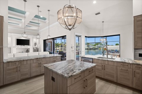 House in Cape Coral, Florida 3 bedrooms, 258.36 sq.m. № 2049752 - photo 12