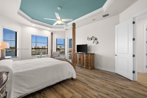 House in Cape Coral, Florida 3 bedrooms, 258.36 sq.m. № 2049752 - photo 22