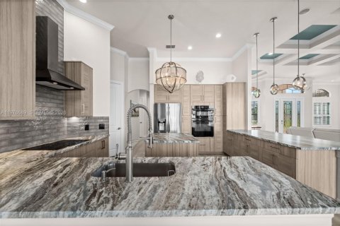 House in Cape Coral, Florida 3 bedrooms, 258.36 sq.m. № 2049752 - photo 13