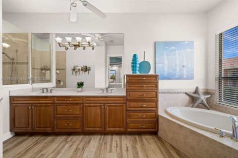 House in Cape Coral, Florida 3 bedrooms, 258.36 sq.m. № 2049752 - photo 23