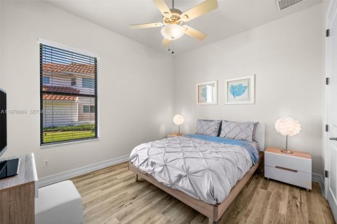 House in Cape Coral, Florida 3 bedrooms, 258.36 sq.m. № 2049752 - photo 28