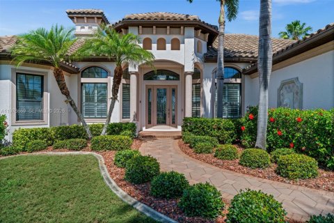 House in Cape Coral, Florida 3 bedrooms, 258.36 sq.m. № 2049752 - photo 5