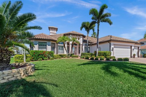 House in Cape Coral, Florida 3 bedrooms, 258.36 sq.m. № 2049752 - photo 3