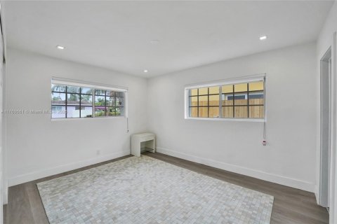 House in Hollywood, Florida 3 bedrooms, 112.41 sq.m. № 1707286 - photo 15