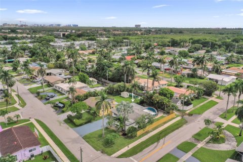 House in Hollywood, Florida 3 bedrooms, 112.41 sq.m. № 1707286 - photo 25