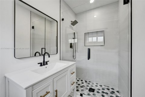 House in Hollywood, Florida 3 bedrooms, 112.41 sq.m. № 1707286 - photo 17