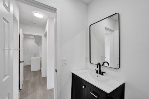 House in Hollywood, Florida 3 bedrooms, 112.41 sq.m. № 1707286 - photo 19