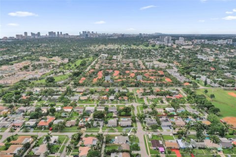 House in Hollywood, Florida 3 bedrooms, 112.41 sq.m. № 1707286 - photo 28