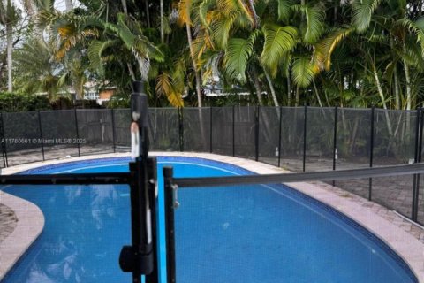 House in Hollywood, Florida 3 bedrooms, 112.41 sq.m. № 1707286 - photo 8