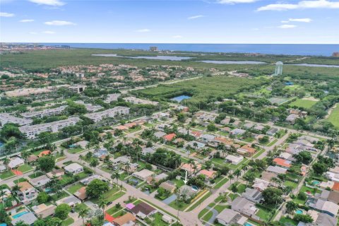 House in Hollywood, Florida 3 bedrooms, 112.41 sq.m. № 1707286 - photo 30