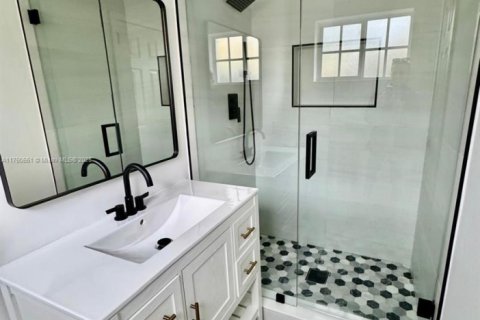 House in Hollywood, Florida 3 bedrooms, 112.41 sq.m. № 1707286 - photo 5