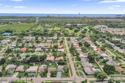 House in Hollywood, Florida 3 bedrooms, 112.41 sq.m. № 1707286 - photo 26
