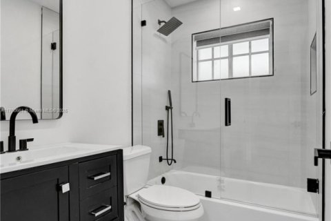 House in Hollywood, Florida 3 bedrooms, 112.41 sq.m. № 1707286 - photo 18