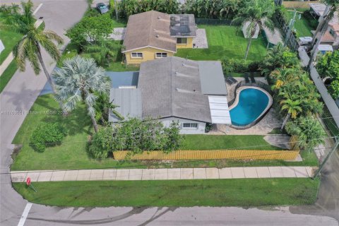 House in Hollywood, Florida 3 bedrooms, 112.41 sq.m. № 1707286 - photo 22