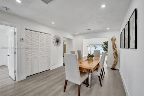 House in Hollywood, Florida 3 bedrooms, 112.41 sq.m. № 1707286 - photo 14