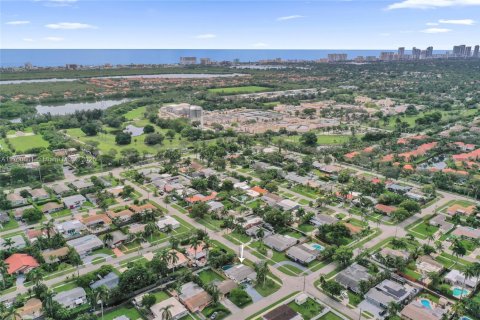 House in Hollywood, Florida 3 bedrooms, 112.41 sq.m. № 1707286 - photo 27