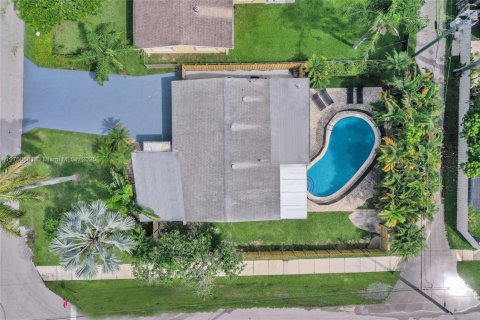 House in Hollywood, Florida 3 bedrooms, 112.41 sq.m. № 1707286 - photo 23