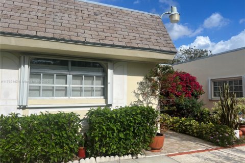 Copropriété à vendre à Miami, Floride: 1 chambre, 85.84 m2 № 1726280 - photo 1