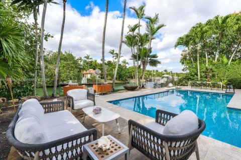 House in Coral Gables, Florida 5 bedrooms, 527.78 sq.m. № 1948533 - photo 27
