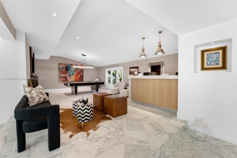 House in Coral Gables, Florida 5 bedrooms, 527.78 sq.m. № 1948533 - photo 17