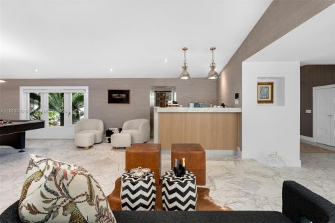 House in Coral Gables, Florida 5 bedrooms, 527.78 sq.m. № 1948533 - photo 8