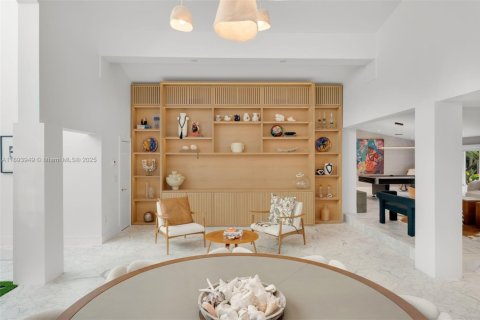 House in Coral Gables, Florida 5 bedrooms, 527.78 sq.m. № 1948533 - photo 16