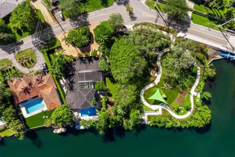 House in Coral Gables, Florida 5 bedrooms, 527.78 sq.m. № 1948533 - photo 2
