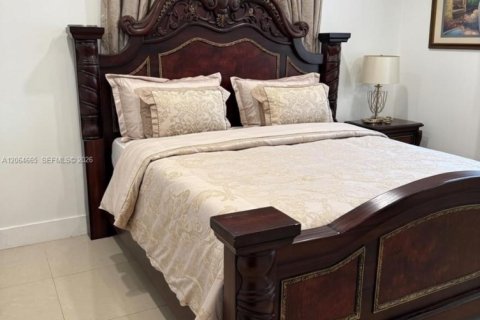 Casa en venta en Miami, Florida, 4 dormitorios, 69.58 m2 № 2281775 - foto 7