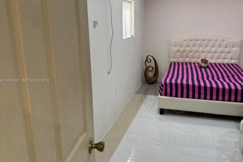 Casa en venta en Miami, Florida, 4 dormitorios, 69.58 m2 № 2281775 - foto 8